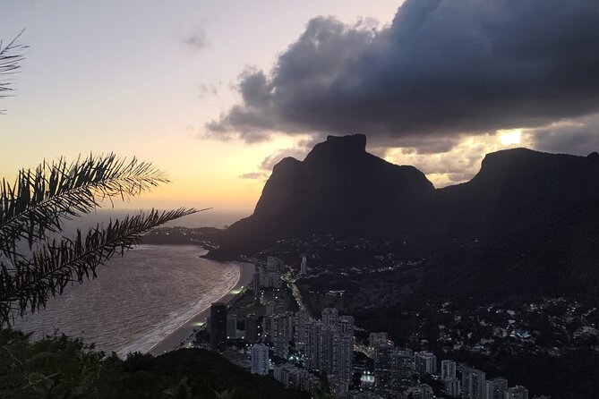 Sunrise at Morro 2 Irmãos - Vidigal - Rio De Janeiro - Common questions