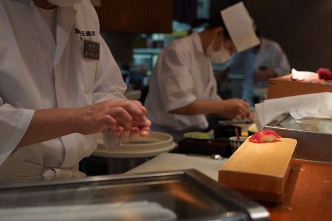 Tsukiji Market Eating Tour, Authentic Sushi & Sake Comparison - Traveler Experience
