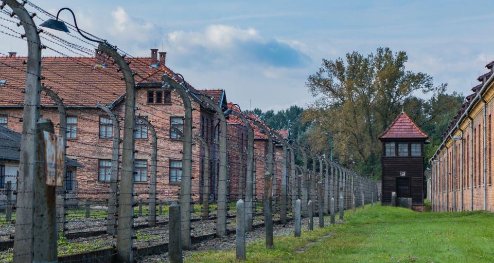 Wroclaw: Guided Tour to Auschwitz and Krakow - Tour Itinerary