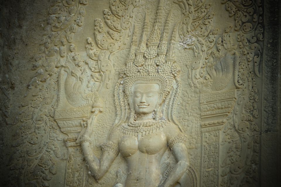 From Siem Reap: Angkor Wat and Ta Prohm Temple Trekking Trip - Discovering Angkor Wat Complex