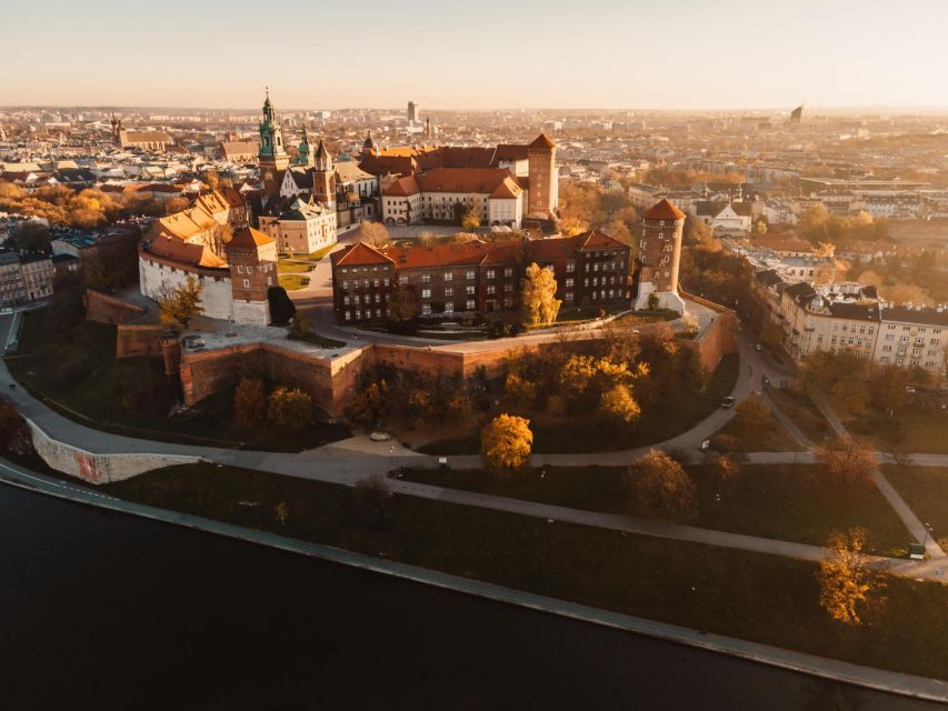 Krakow: Capture the Most Photogenic Spots With a Local - Participant and Date Selection