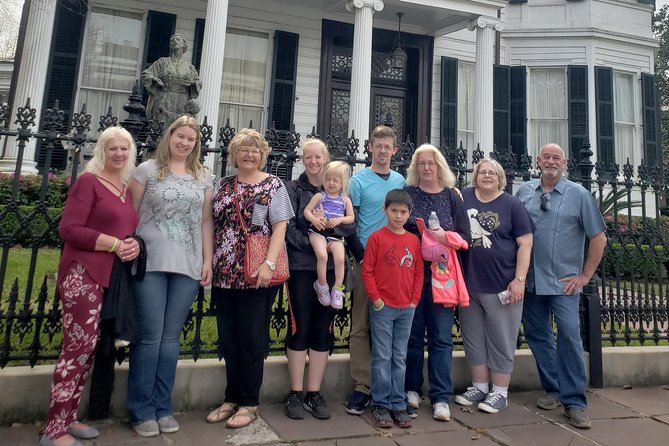 New Orleans Garden District Walking Tour Including Lafayette Cemetery No. 1 - Expert Guides and Architectural Insights