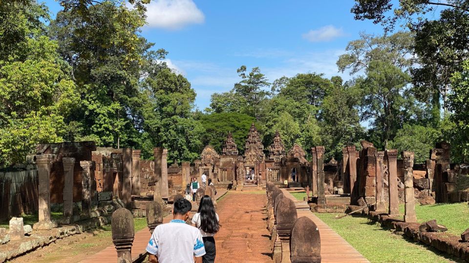 Private Angkor Wat and Banteay Srei Temple Tour - Khmer Temple History Learning