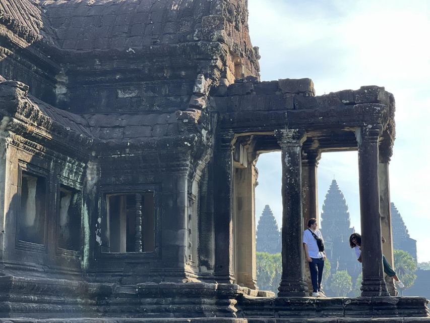 Private Angkor Wat Sunrise Tour With Lunch Included - Educational Experience and Breakfast