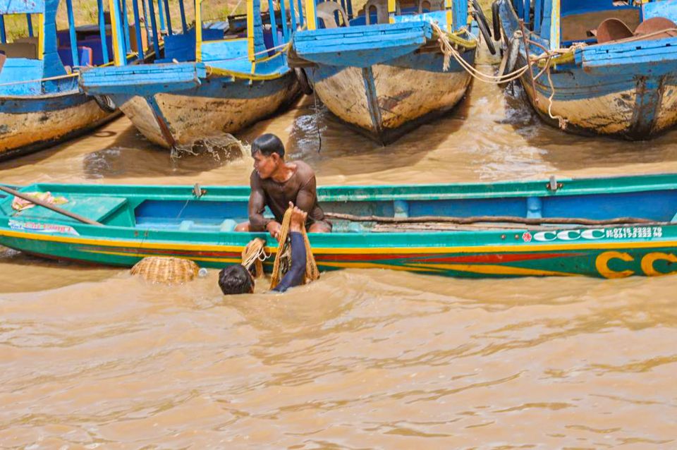 Siem Reap: Floating Village and Sunset Private Boat Tour - Location and Exploration Details
