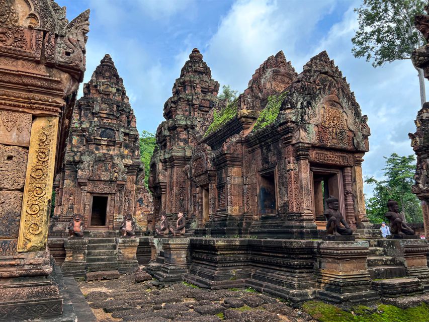 Small-Group Tour of Grand Circuit Temples With Banteay Srei - Temple Visits