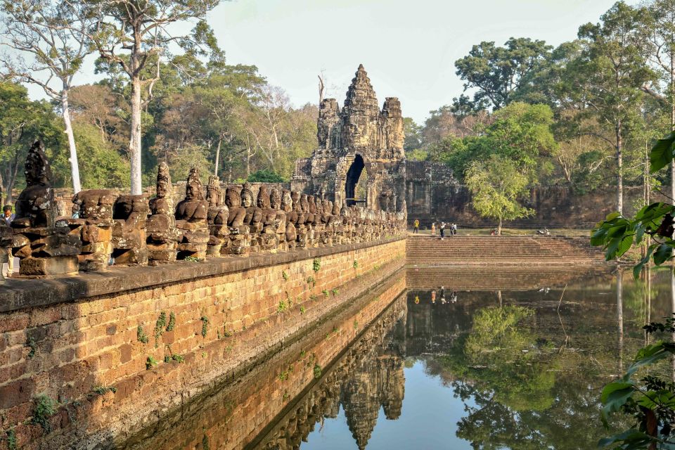 Angkor Wat Temple Hopping Tour With Sunset - Sunset Viewing Experience at Bakheng Temple