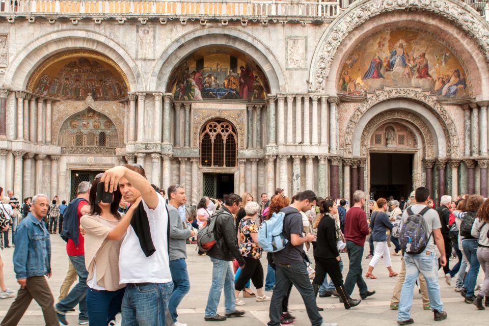 Classic Venice: 2-Hour Walking Tour With Basilica Entry - Meeting Point