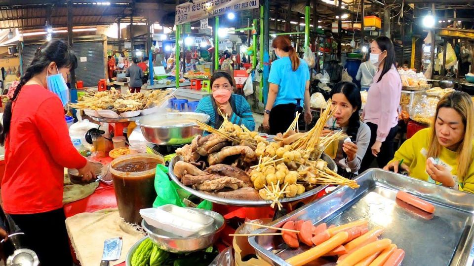 Phnom Penh and Local Market With Street Food Tasting Tour - Itinerary Overview