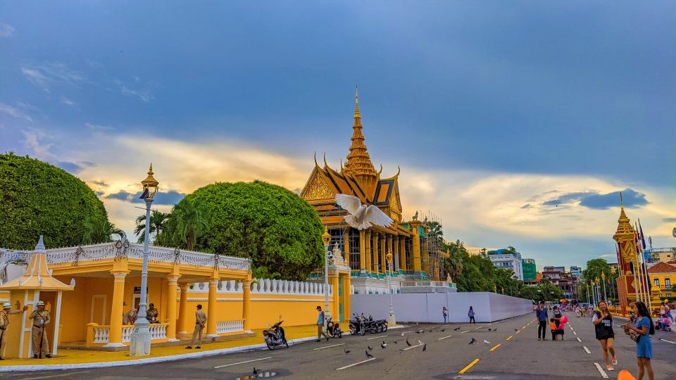 Phnom Penh City Tour & Koh Dach Silk Island Private Day Tour - Highlights of Phnom Penh City