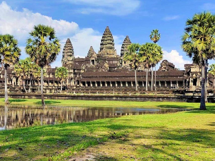 Private Siem Reap 2 Day Tour Angkor Wat and Floating Village - City Tour and Cultural Immersion