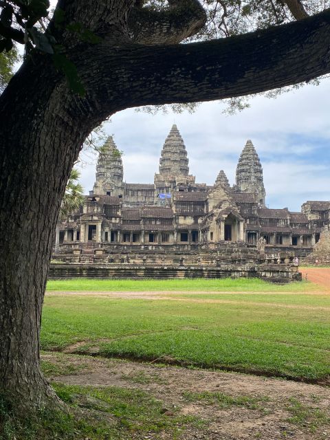 Siem Reap: Angkor Wat Temples Private Guided Tour by Jeep - Itinerary Overview