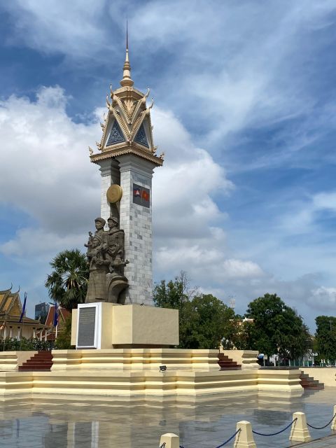 Top-10 Attractions in Phnom Penhdiscover a Vibrant Capital - Independence Monument