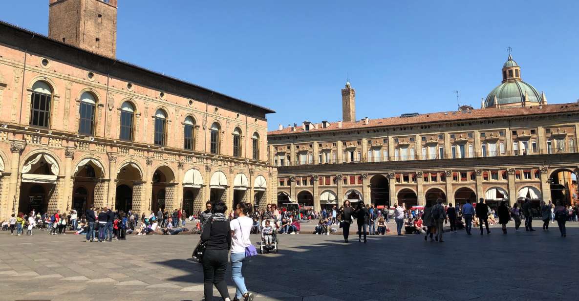 Bologna: Guided Architecture Walking Tour - Just The Basics