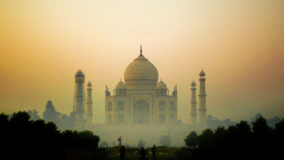 From Bangalore: Day Tour to Agra and Taj Mahal by Plane - Common questions