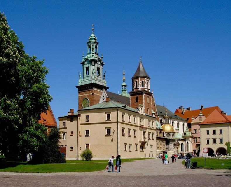 Krakow: Wawel Castle, Old Town and St. Mary's Basilica Tour - Additional Information and Activities