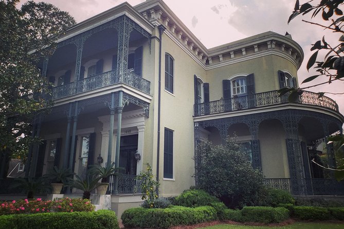 New Orleans Garden District Walking Tour Including Lafayette Cemetery No. 1 - Directions