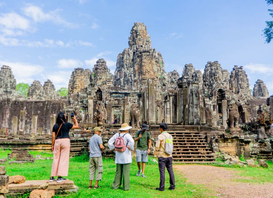 Angkor Wat: Sunrise Jeep Tour With Breakfast and Lunch - Tips for a Memorable Experience