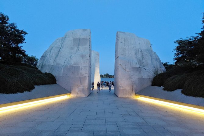 DC Monuments and Memorials Night Tour - Common questions