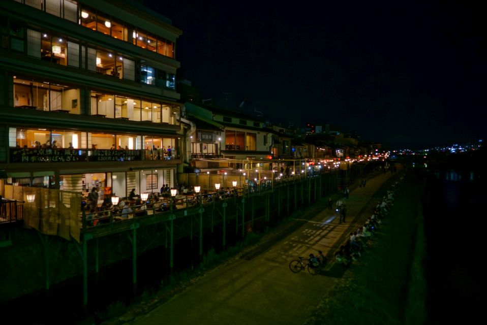 Kyoto: 3-Hour Night Foodie Tour in Gion - Guides Expertise and Tour Experience