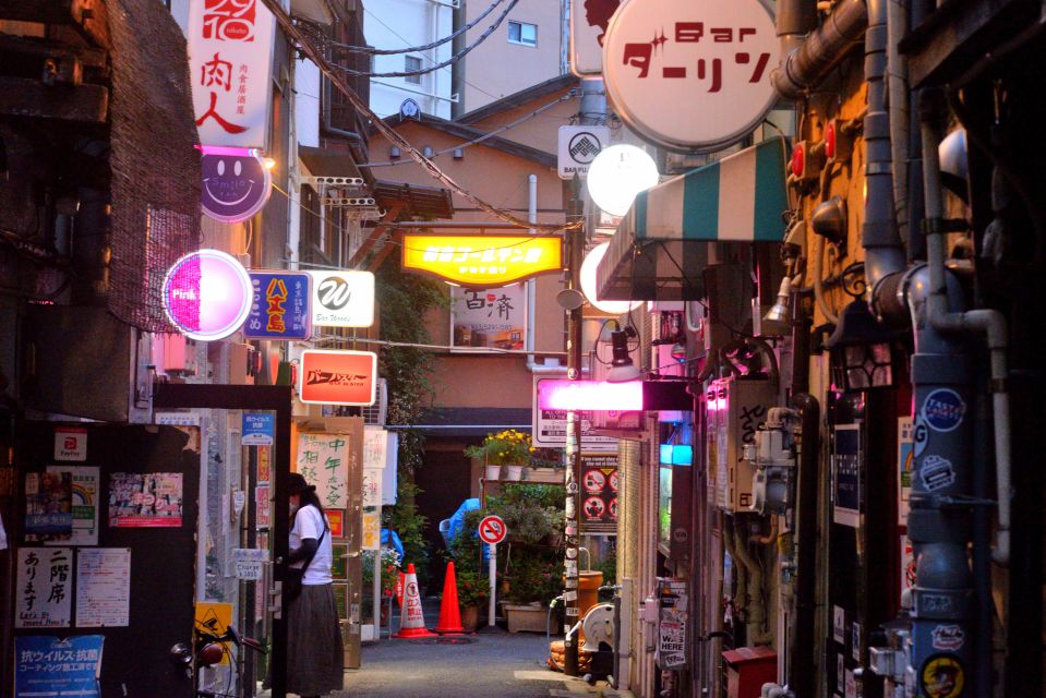 Shinjuku: Deep Bar & Gourmet Tour to Kabukicho Golden Gai - Sum Up