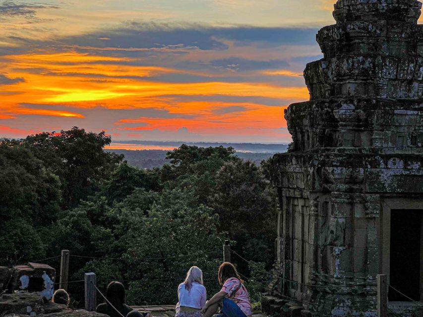 Siem Reap: Angkor Wat Small-Group Day Tour and Sunset - Common questions