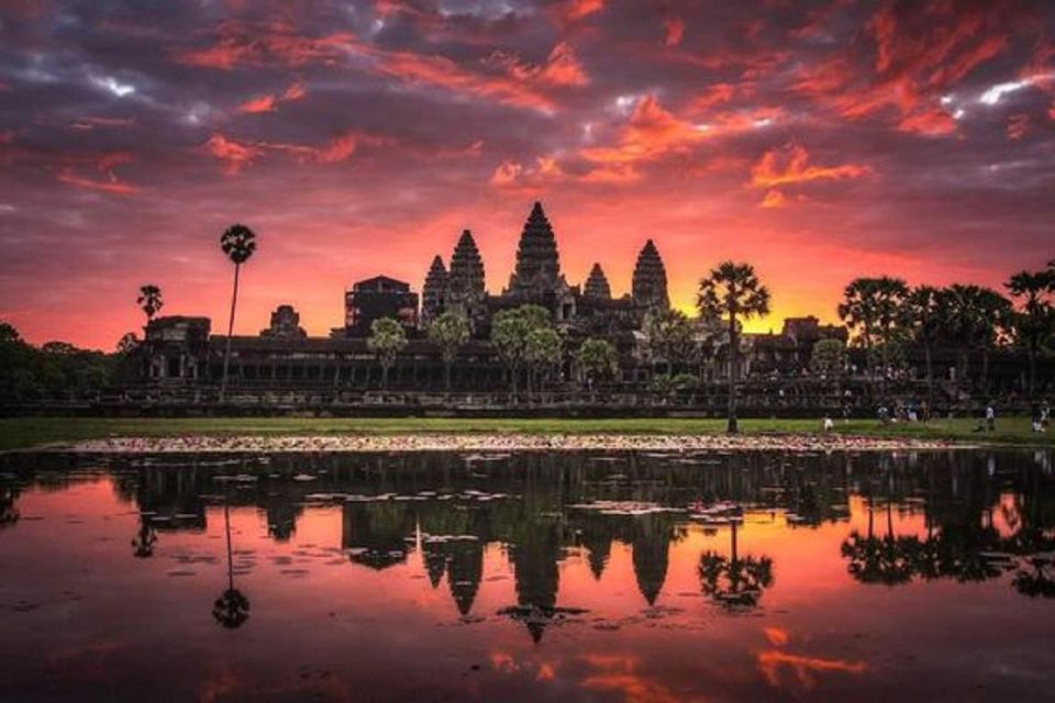 Angkor Wat: Guided Sunrise Bike Tour W/ Breakfast and Lunch - Just The Basics