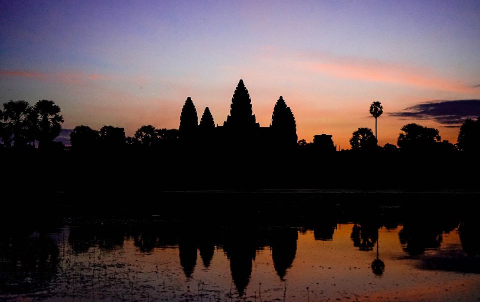 Angkor Wat: Half-Day Sunrise Vespa Tour With Lunch - Just The Basics