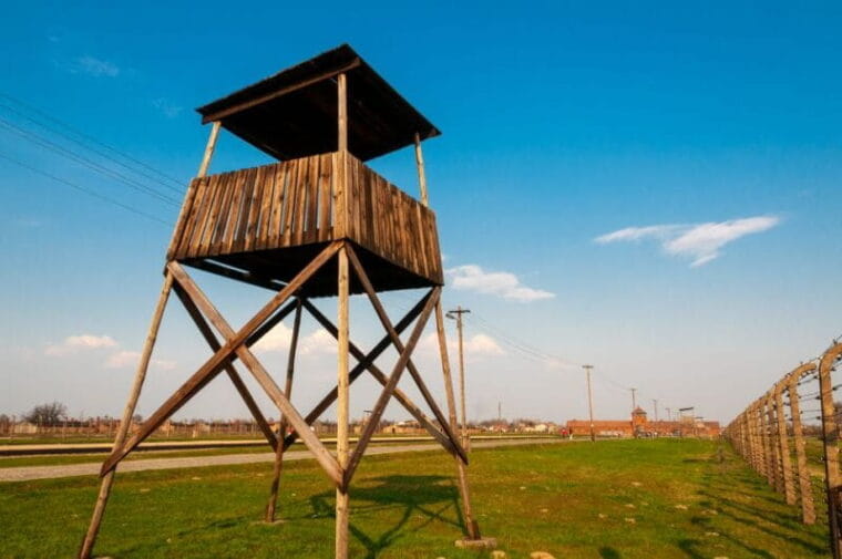 Auschwitz-Birkenau: Guided Tour With Fast Track Ticket