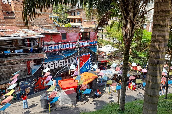 Botero Plaza and Comuna 13 Tour Includes the Metrocable - Tour Highlights