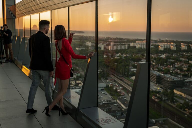 Gdańsk: Enjoy City Views and Delicious Food on the Top Floor