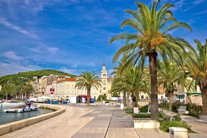 Guided Tour of the Historic City on Foot in French - Small Group - Just The Basics