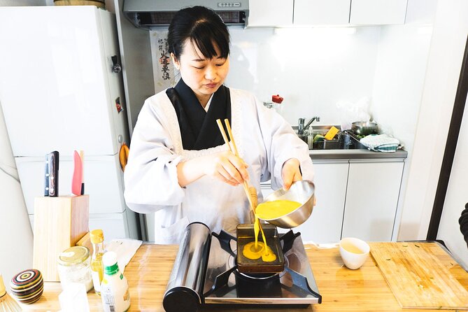 Japanese In-Home Cooking Lesson and Meal With a Culinary Expert in Osaka - Key Points