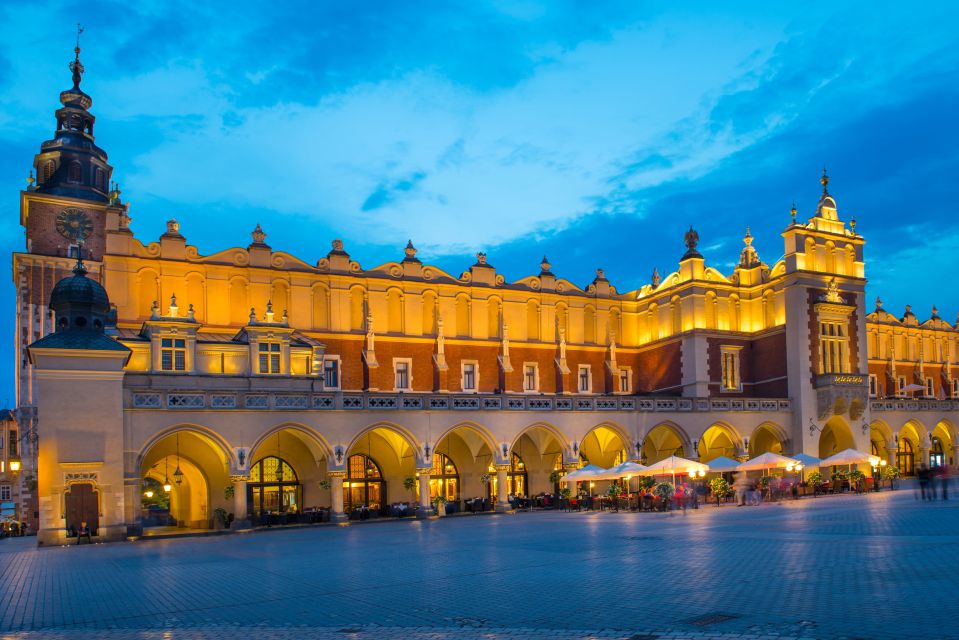 Krakow: Catamaran Cruise, Vodka and Liqueurs Walking Tour - Just The Basics