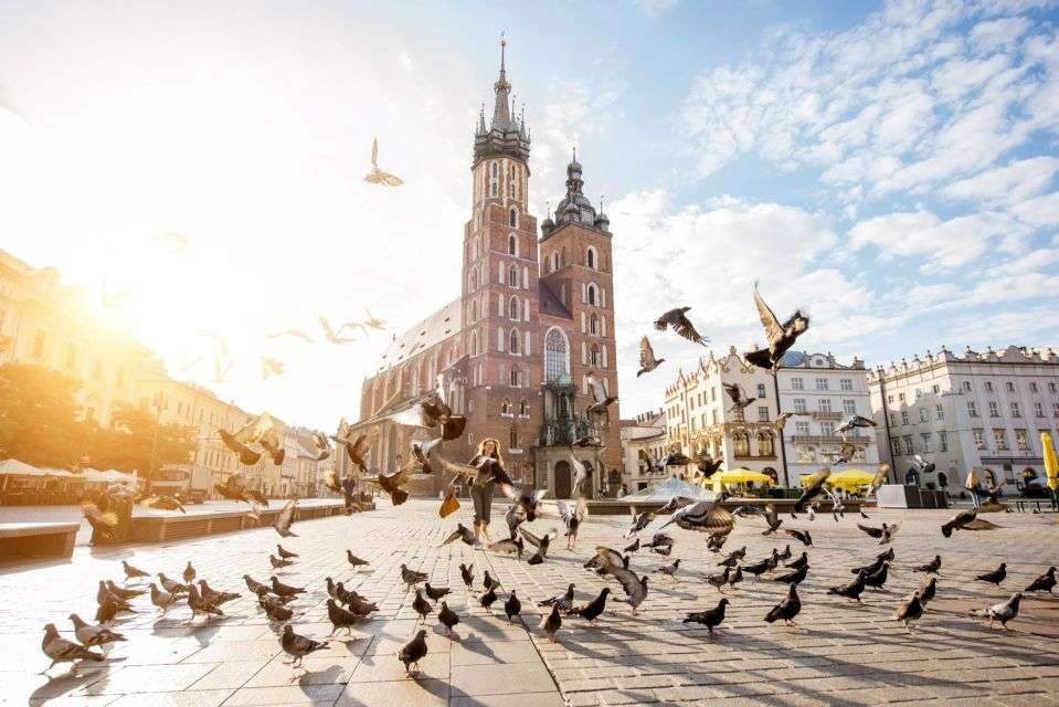 Krakow: Express Walk With a Local in 60 Minutes - Just The Basics