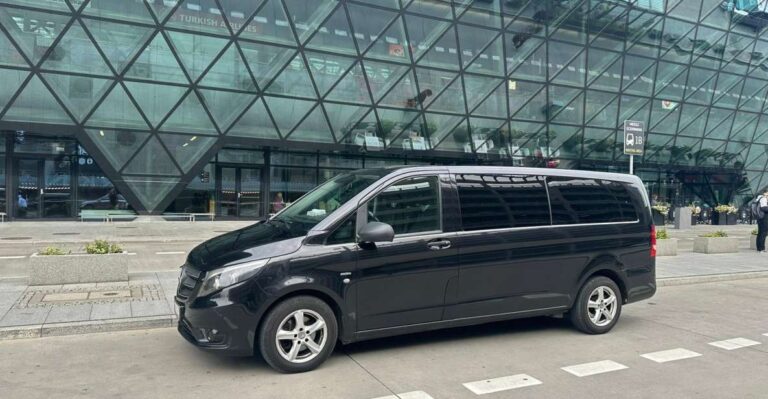 Krakow: Private Transfer to or From Krakow Airport