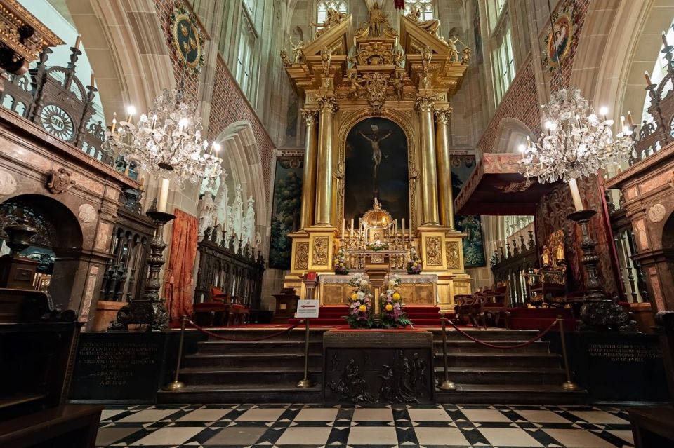 Krakow: Royal Cathedral, Mary's Church & Rynek Underground - Just The Basics