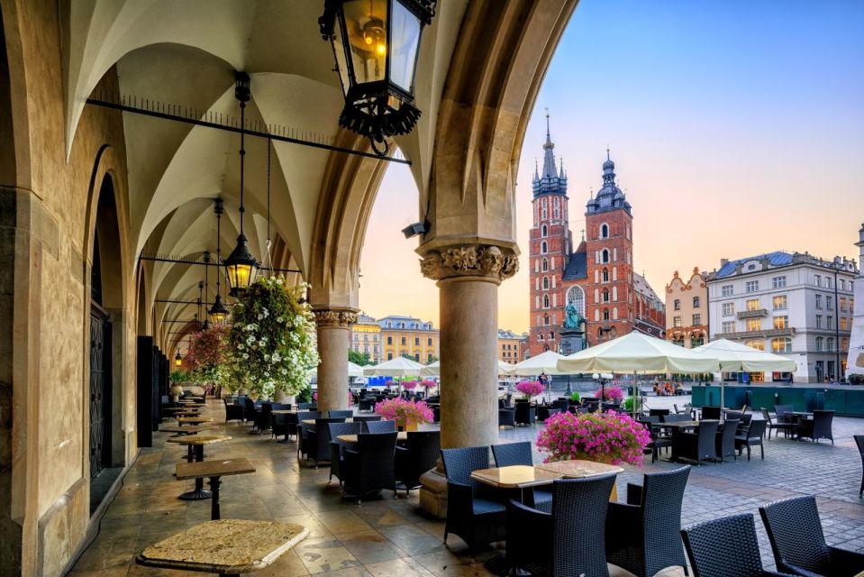 Krakow: St. Mary's Church and Rynek Underground Museum Tour - Just The Basics