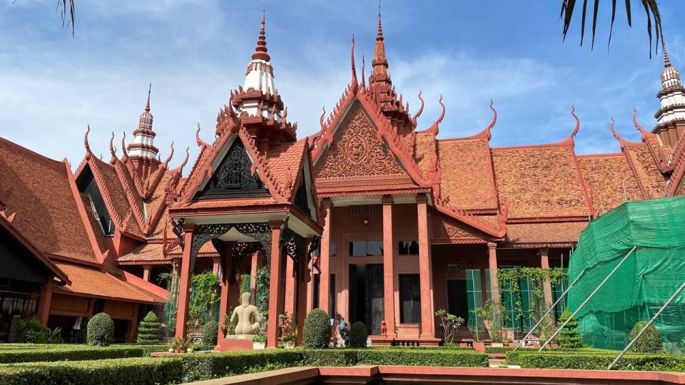 One Day Tour in Phnom Penh - Just The Basics