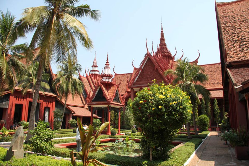 Phnom Penh: National Museum, Russian Market & Wat Phnom - Just The Basics