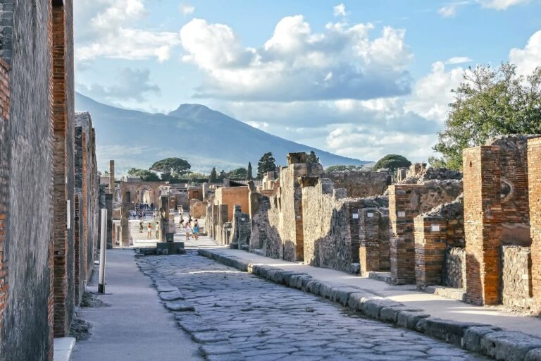 Pompeii: Private Guided Tour With Lunch