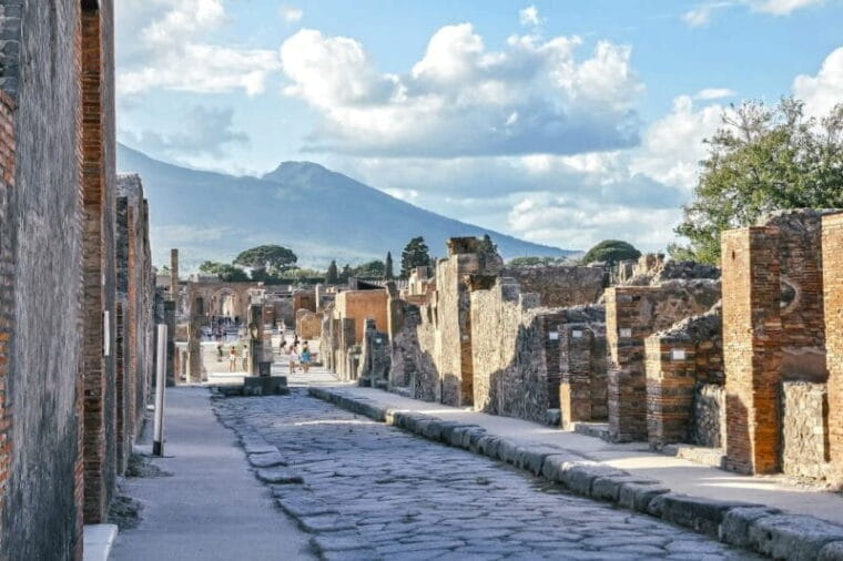 Pompeii: Private Guided Tour With Lunch