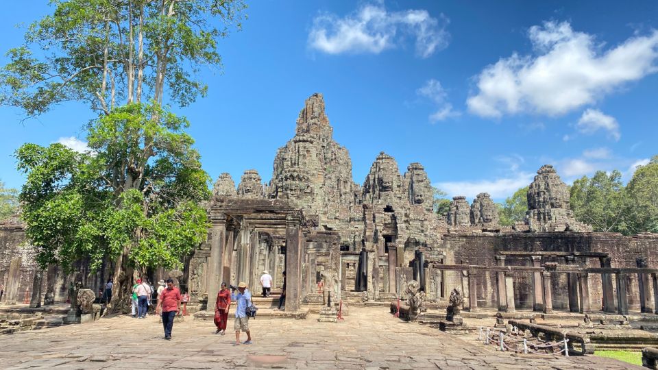 Private Angkor Wat and Banteay Srei Temple Tour - Just The Basics