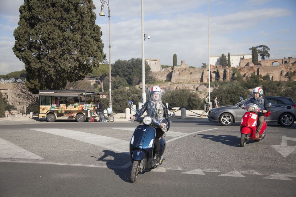 Rome: Colosseum and Pyramid of Cestius Vespa Tour in German - Just The Basics