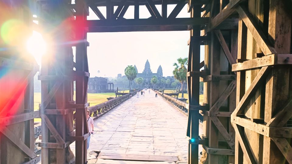 Siem Reap : Angkor Wat Tour on a Vespa - Just The Basics