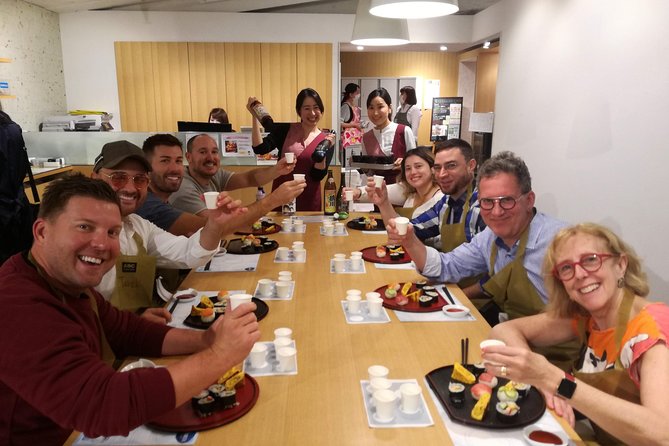Tokyo Tsukiji Outer Fish Market Tour and Rolled Sushi Class - Key Points