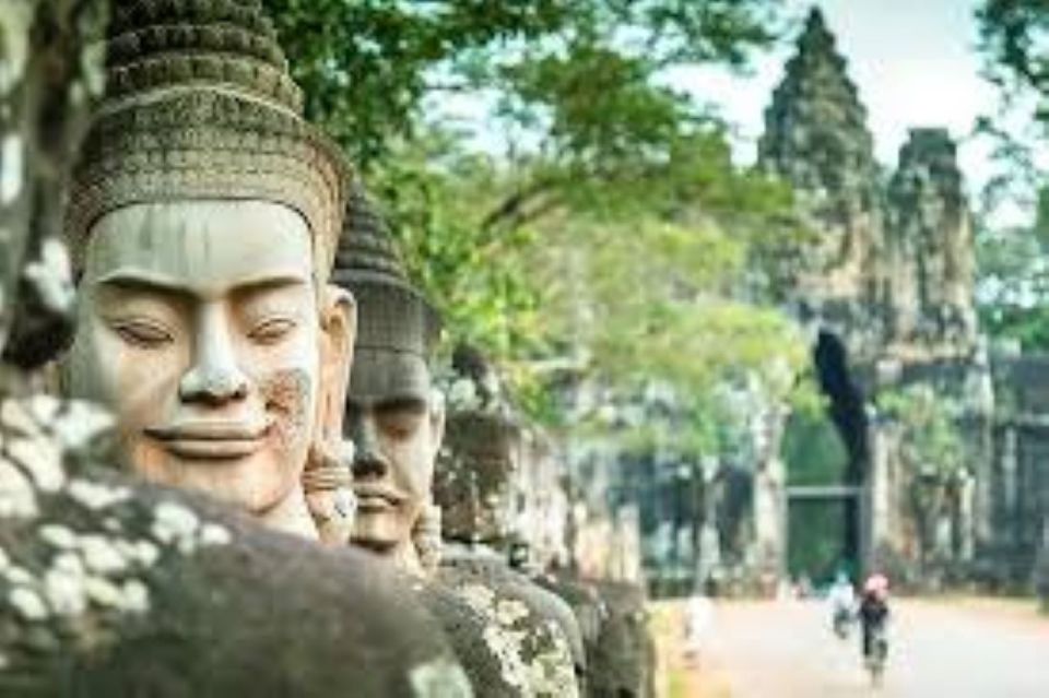 1 Day Private Group of Angkor Wat Tour With Tuk Tuk Only - Key Points