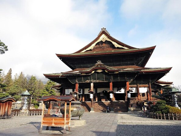 1-Day Private Snow Monkey ZenkoJi Temple & SakeTasting NaganoTour - Key Points