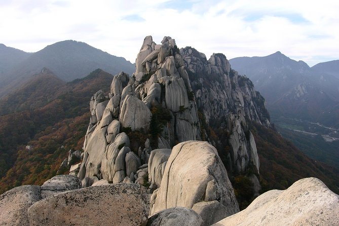 2-days: Mt Seorak, East Sea(Naksansa) & Nami or Ulsanbawi Hiking