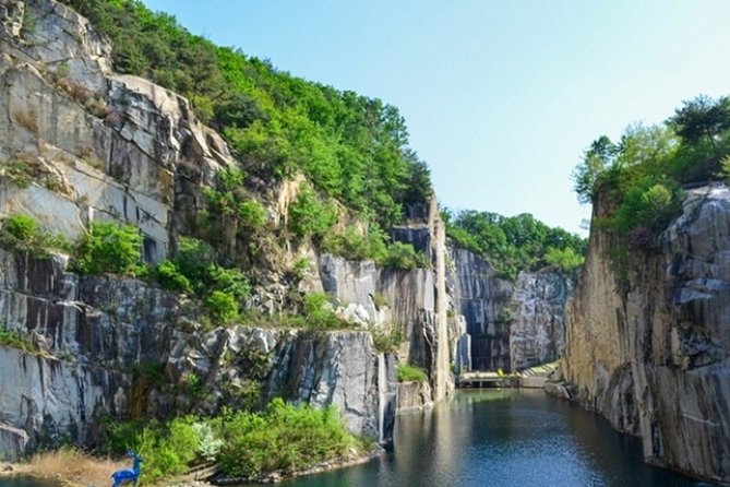 4 DAYS – Seoul Tour With Pocheon Art Valley, Waterfall, Sky Bridge Tour